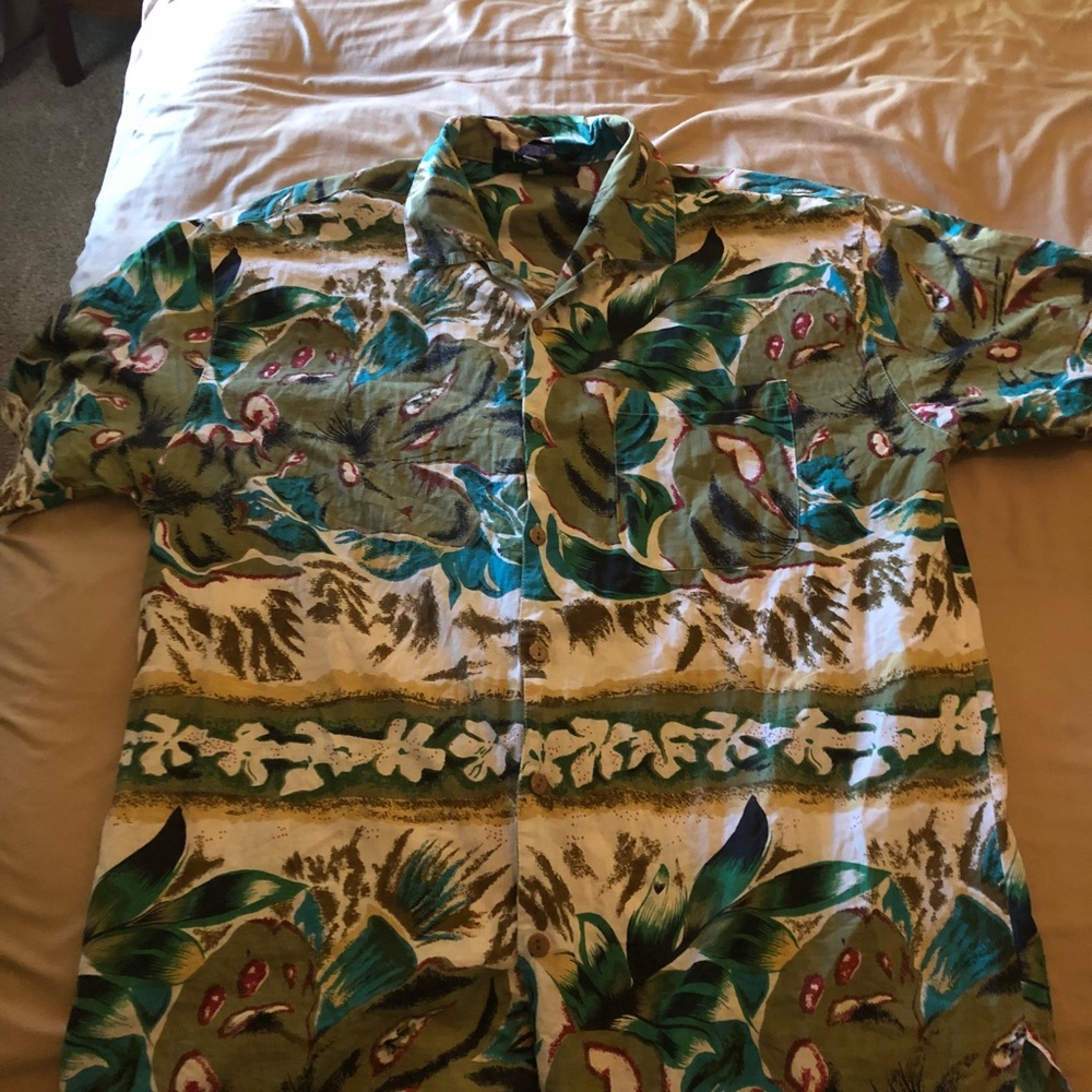 Men’s Medium Tiki Style Shirt